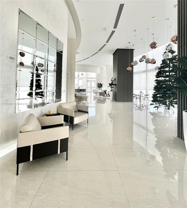 Building Photo - 15901 Collins Ave