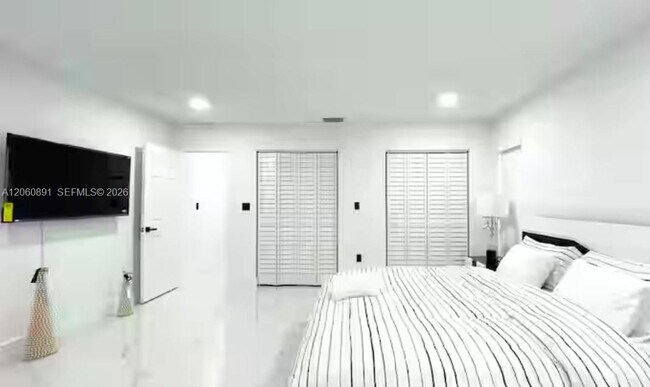 Building Photo - 301 SW 136th Ct