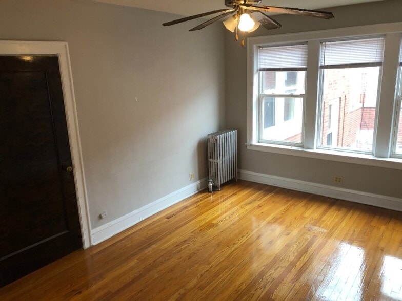 Building Photo - 3115-23 W Foster