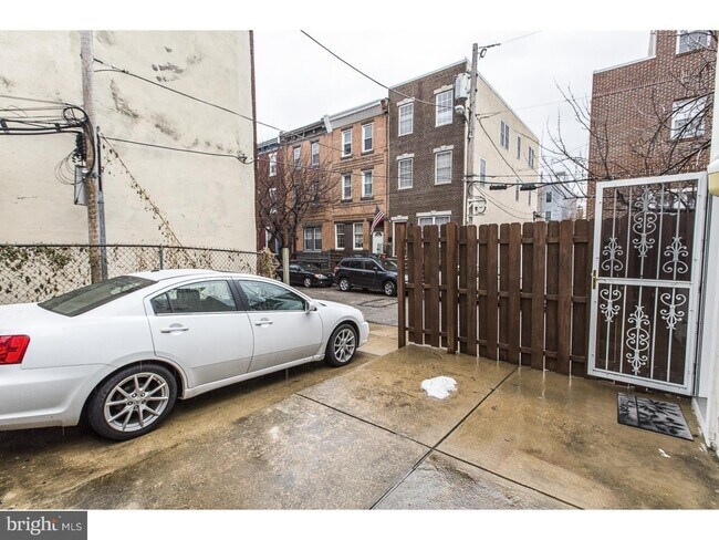 Building Photo - Amazing 3bd/2.5 Fairmount Home