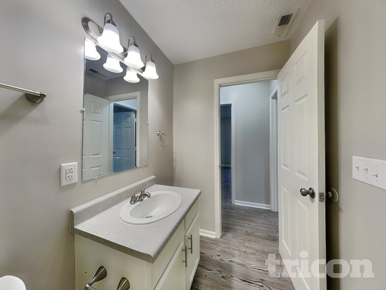 Building Photo - 1730 E Fork Dr