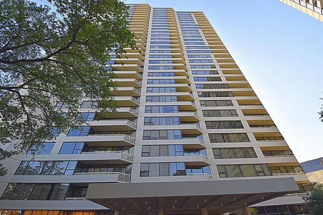 Building Photo - 15 Greenway Plaza