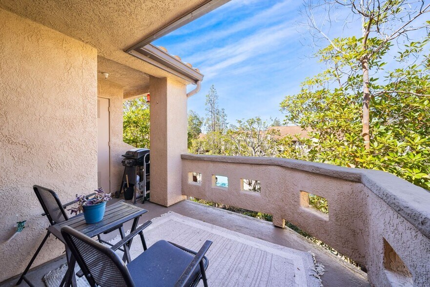 Building Photo - 1046 Calle Del Cerro