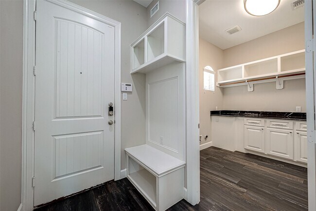 Building Photo - 6527 Camillia Ct