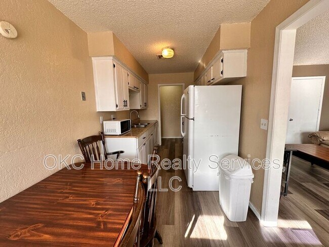 Building Photo - 109 SE 42nd St