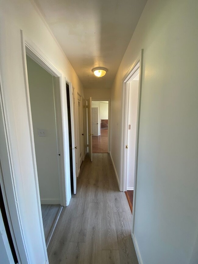 Building Photo - 3 Bed/1 Bath with Large fenced yard in central Paso Robles near Highschool!