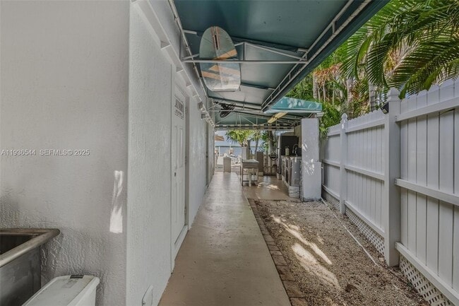 Building Photo - 16 North Dr