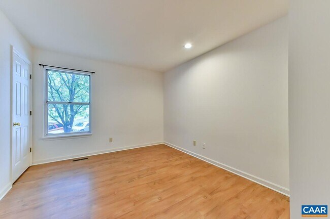 Building Photo - 104 Morris Paul Ct