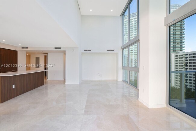 Building Photo - 1500 Bay Dr E