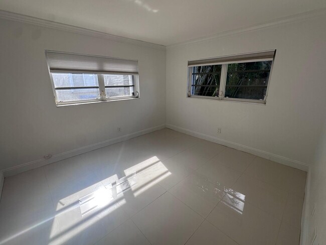 Building Photo - 40 NE 48th St