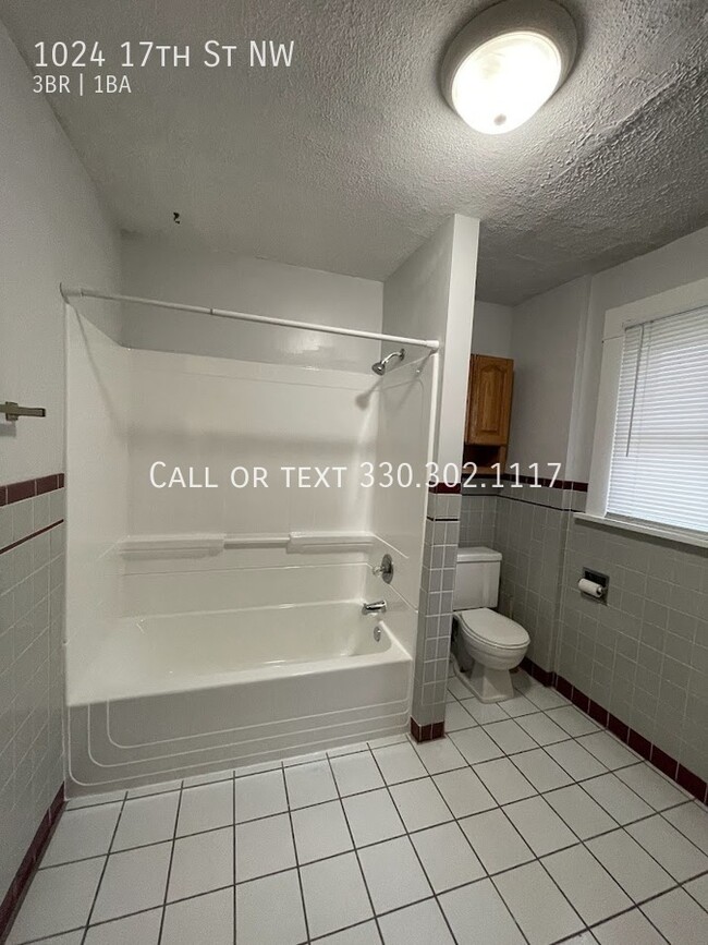 Building Photo - Large three bedroom one bathroom home for ...