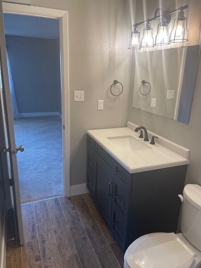 Building Photo - South Denver, 2 bed 2.5 bath Townhome, 2 Car Parking, Close to Light Rail