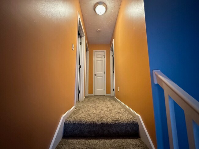 Building Photo - 9800 Spring Pointe Ct