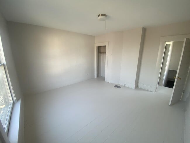 Building Photo - 295 S Yale Ave