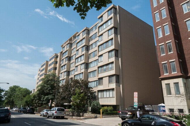 Building Photo - 522 21st St NW