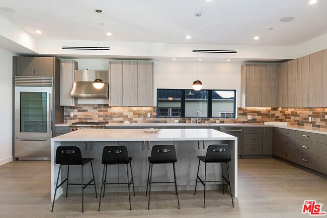 Building Photo - 10563 Ashton Ave