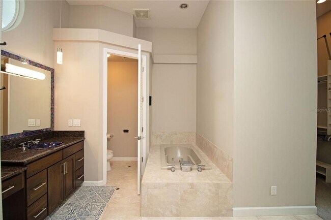 Building Photo - 17011 Dolphin Dr
