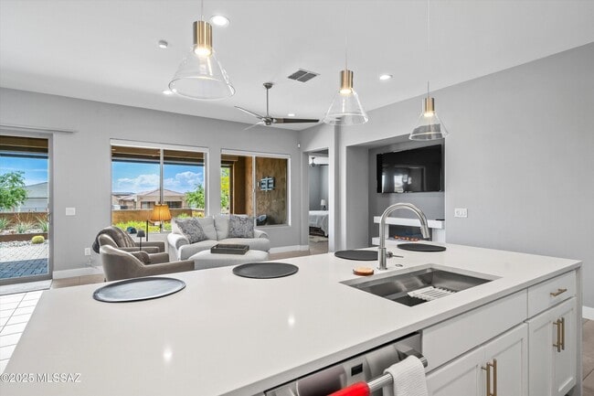 Building Photo - 30668 S Sand Hurst Ln