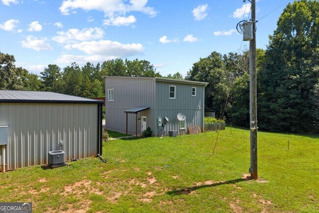 Building Photo - 221 Columbus Dr