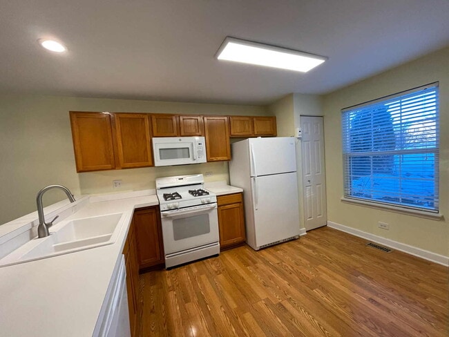 Building Photo - 2043 Orchard Ln