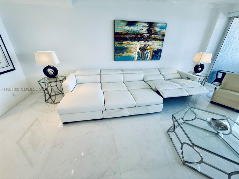 Building Photo - 3200 N Ocean Blvd