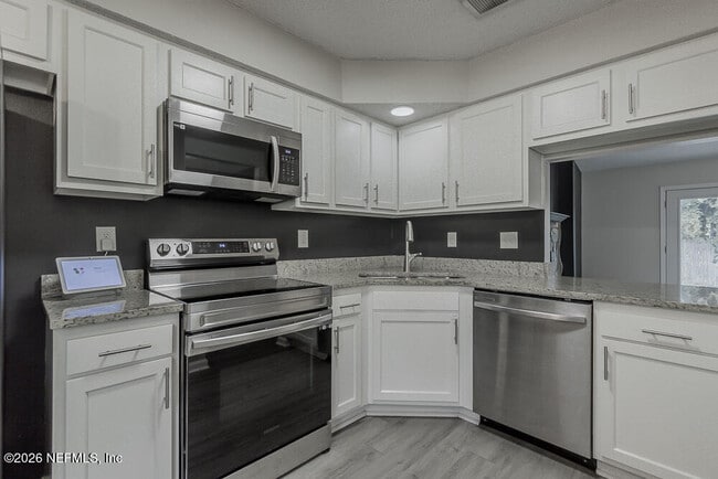 Building Photo - 8755 Huntington Woods Cir N