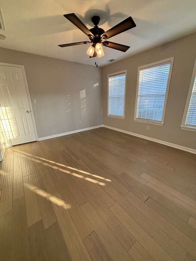 Building Photo - AVAILABLE NOW- LOW MAINTENANCE, MOVE-IN READY PATIO HOME IN NE COLUMBIA!!