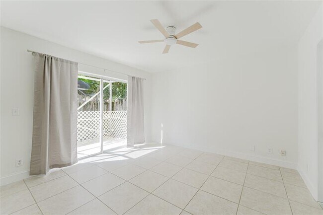 Building Photo - 10646 Lake Oak Way