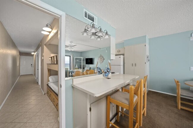 Building Photo - 8743 Thomas Dr