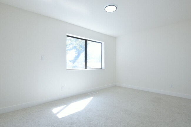 Building Photo - 5318 Fairway Dr