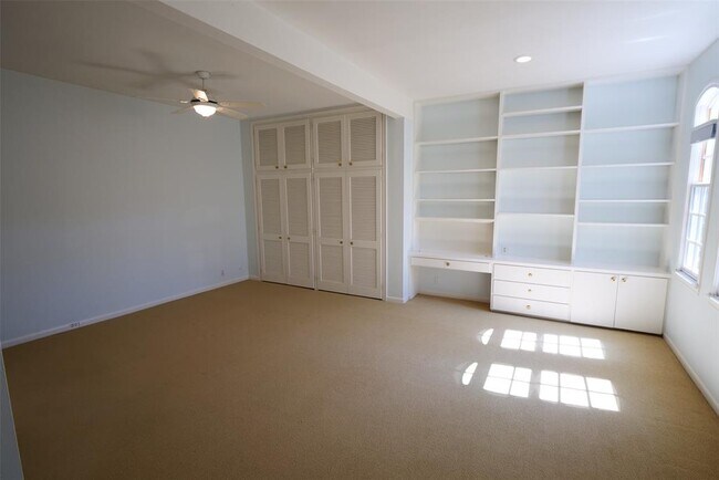 Building Photo - 7620 Del Monte Dr