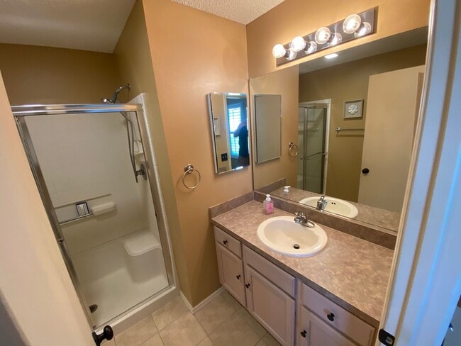 Building Photo - Great Location Turnkey Villa In The Village of Belvedere ANNUAL Lease