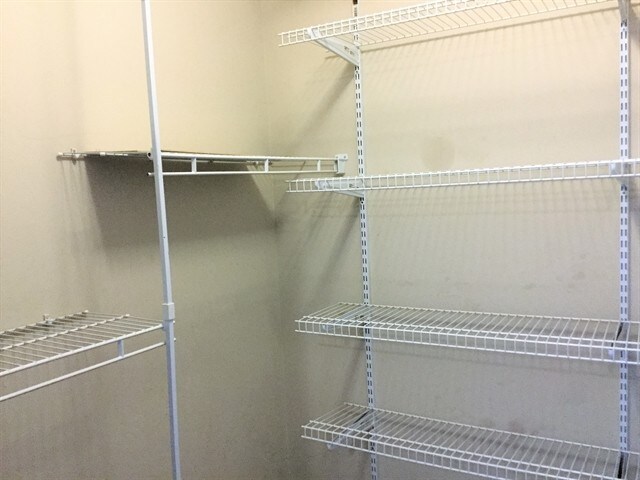 Building Photo - 262 Lakeview Ct