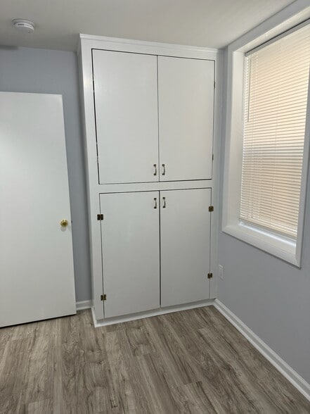 Building Photo - 182 Cliff St