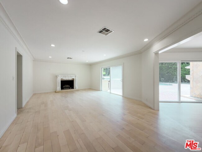 Building Photo - 1094 Garden Ln
