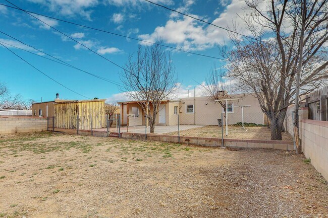 Building Photo - NE 2/BD 1/BA 1/CG HOME