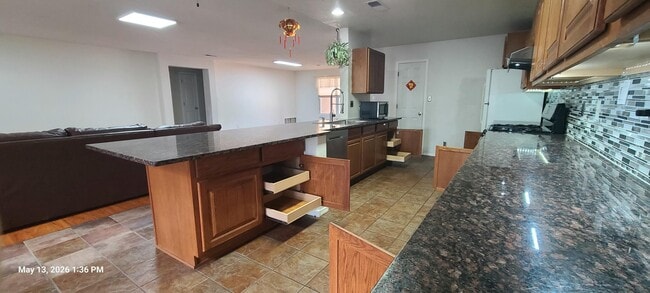 Building Photo - 5052 Westfield Dr NE