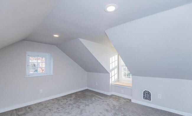 Building Photo - 7 N East St