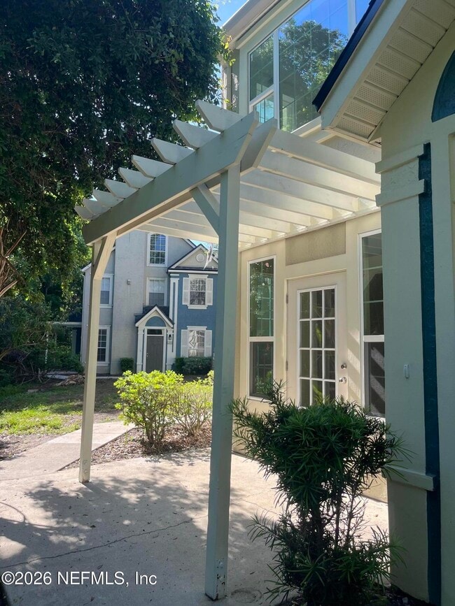 Building Photo - 13703 Richmond Park Dr N