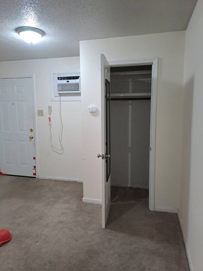 Building Photo - 1026 Southpark Dr