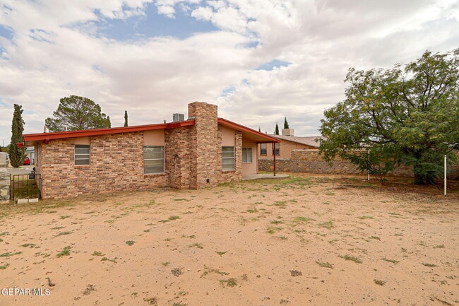 Building Photo - 3229 E Glen Dr