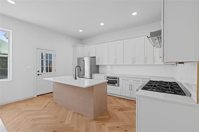 Building Photo - 295 38th St