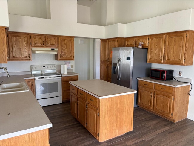 Building Photo - 43003 N Old Mine Rd