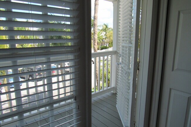 Fully Furnished 2 Bed 1 5 bath - Fully Furnished 2 Bed 15 Bath Home In The Key West Fl Building Photo 