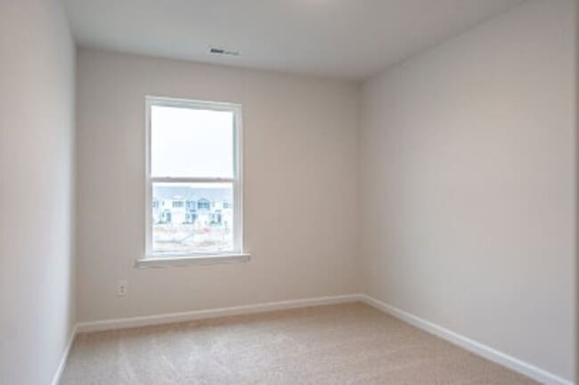 Building Photo - 205 Maddox Dr