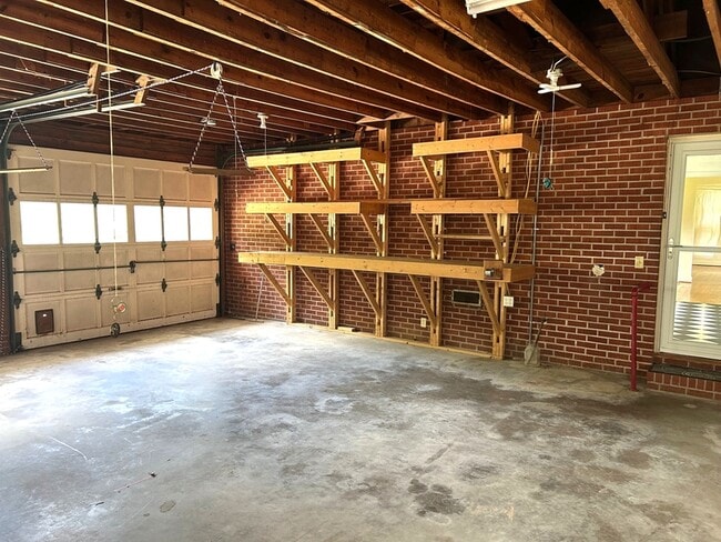 Building Photo - 407 Elizabeth Dr
