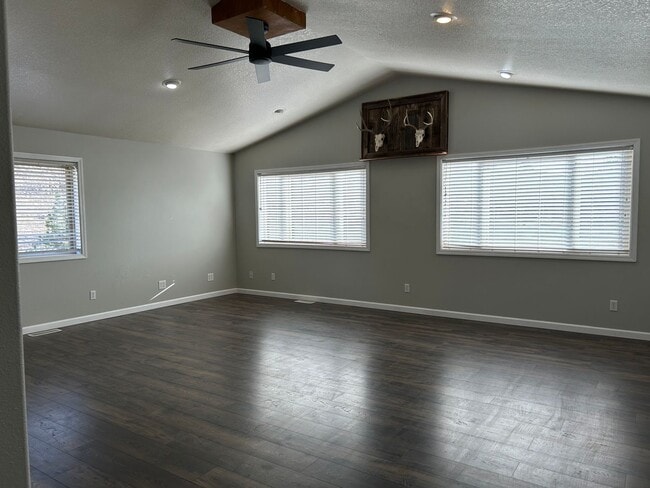 Building Photo - Beautiful 10 Acre Property Columbus, MT!