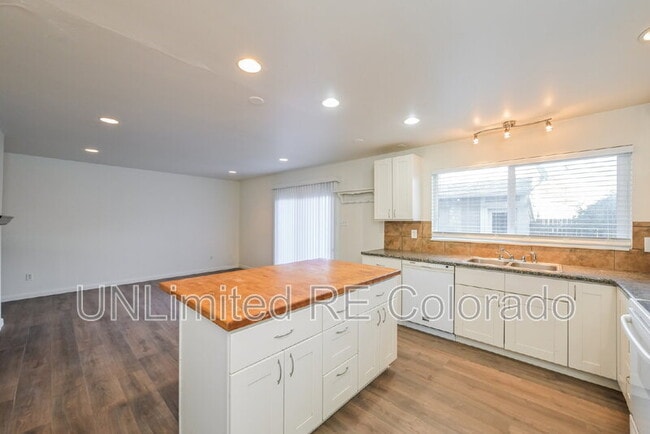 Building Photo - 10321 E Evans Ave