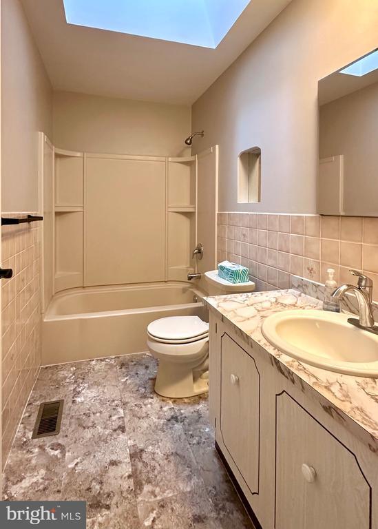 Building Photo - 53 Eisenhower Cir