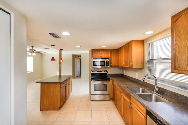 Building Photo - 11446 Walsingham Rd